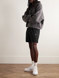 Nike calls these shorts a "hoops-inspired classic". Designed with side slits and double-needle stitching, they're cut for a relaxed fit from breathable, dual-layer mesh and embroidered with a signature 'Swoosh' logo on the side. Casual Outfits Men Shorts, Short Fits Men, Men’s Sporty Style, Mens Black Shorts Outfit, Nike Fits Outfits Men, Outfit With Shorts Men, Athleisure Men Outfit, Men’s Summer Style 2024, Gym Look Men