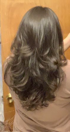 Mid Length Hair With Layers For Wavy Hair, Medium Length U Shaped Haircut, Armpit Length Curly Hair With Layers, Butterfly Haircut Reference, Fluffy Butterfly Haircut, Bitterly Haircut, Buterfluffy Haircut Medium Hair, Pretty Haircuts Medium