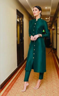 Classic Kurti Designs, Emerald Green Salwar Suit, Indian Fashion Dresses Salwar Kameez, Simple And Elegant Kurti Designs, Emerald Green Shalwar Kameez, Elegant Churidar Designs, Ladies Salwar Suit Design, Emerald Green Salwar Kameez, Dress Piece Design Indian