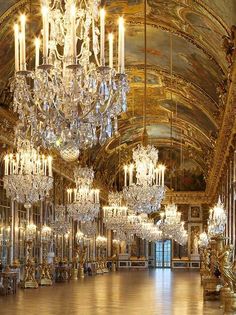 the hall of mirrors at versilles