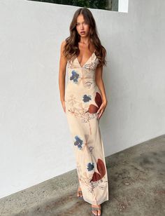 Isabelle Mathers, Butterfly Print Dress, Long Fitted Dresses, Print Butterfly, Looks Party, Looks Street Style, Butterfly Flowers, Looks Vintage, Butterfly Print