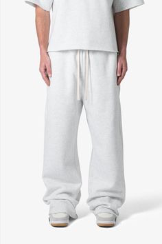 Rave Double Cargo Sweatpants - Washed Mauve | mnml | shop now Affordable Baggy Sweatpants, Baggy White Sweatpants, White Baggy Sweatpants, Pants Essentials, Baggy Grey Sweatpants, Oversized Joggers, Oversized Sweatpants