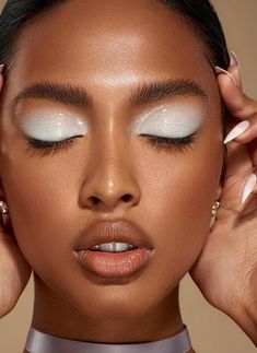 Faces Female, Mekap Mata, Danessa Myricks, White Eyeshadow, White Makeup, Smink Inspiration, Color Season, Bold Makeup, Creative Makeup Looks