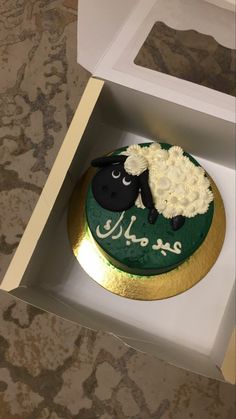 there is a cake in the box that has been decorated to look like a sheep