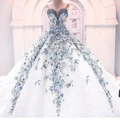 Discover and share the most beautiful images from around the world Gaun Koktail, Blue Wedding Dress, 파티 드레스, White Wedding Dress, فستان سهرة, Beauty Dress, Dress Gown, Silk Embroidery, Gorgeous Gowns