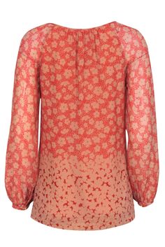 Bring color to the office with this blouse from Tory Burch! A pretty floral pattern that fades from light red to dark red elevates this 100% silk top. A classic professional piece with a colorful twist and a beautiful fabric. The lightweight silk and long sleeve combo is perfect for an office look. Pair with a wide leg pant and pump for an elevated professional look. Size 2 Shell: 100% Silk Lining: 100% Polyester Pullover Lined body Relaxed silhouette Crew neckline with button keyhole Long sleev French Girl Chic, Printed Silk Blouses, Red Floral Print, Office Look, Coral Red, Professional Look, French Girl, Silk Top, New Trends