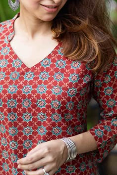 Back Neck Chudidar Designs, Ladies Kurta Neck Design, Churidhar Collar Neck Designs, Collared Neck Kurtis, Collar Salwar Suit, Collar Neck Kurtis, Long Kurti Neck Designs, Colour Neck Kurtis, Straight Kurti Neck Designs