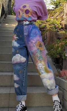 Jeans And Top, Arthoe Aesthetic, Purple Denim, Mode Hippie, Painted Jeans, Neue Outfits, Painted Clothes, Vibe Clothes, Indie Outfits