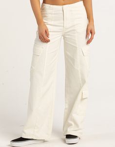 Low Rise White Cargo Pants, Off White Cargo Pants, Casey Becker, White Cargos, Preppy Jeans, Womens Cargo Pants, Bts Clothes, Cream Cargo Pants, Womens Cargo