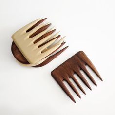 Beard Combs, Wooden Accessories, روتين العناية بالبشرة, Wooden Projects, Hair Sticks, Dremel, Objects Design