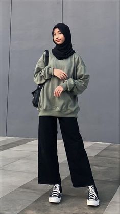 Oversized Sweater Outfit Hijab, Sweater Oversized Hijab, Crewneck Outfit Hijab, Outfit Hijab Hoodie, Ootd Sweater Oversize, Sweater Oversized Outfit, Outfit Sweater Oversize, Hoodie Hijab, Ootd Hoodie