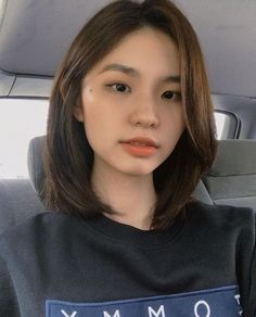 Asian Short Hair Bob Layered Hairstyles, Korean Medium Haircut, Korean Haircut Short, Short Hair Styles Korea, Asian Hair Bob, Korean Short Haircut, Ulzzang Short Hair