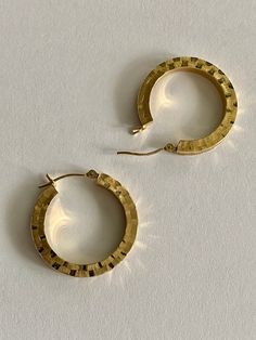 "Unique chiseled etched design modern 1980s Estate era 14k yellow gold hoop earrings! This fabulous pair are door knocker style, and secure with classic latch back earring closures. These hoops are comfortably lightweight, and have a unique modern style. A beautiful pair of fine jewelry from the 1980s! ERA - Circa 1980s / Modern METAL / MATERIAL - 14k yellow gold MARKINGS / HISTORY - Earrings are marked OR \"14kt\" CONDITION - Good condition. Age appropriate patina & wear remains. Amazing mo Vintage Onyx Ring, Door Knocker Earrings, Modern Hoop Earrings, 80s Jewelry, Locket Ring, Large Hole Beads, Door Knocker, Door Knockers, Onyx Ring