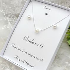 the bridesmaid gift set includes two pearl necklaces and a heart pendant on a card