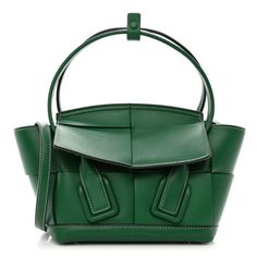 This is an authentic BOTTEGA VENETA Calfskin Mini Maxi Intrecciato Arco in Green. This shoulder bag is crafted of woven calfskin leather in green. It features a basket shape, with smooth looping leather shoulder straps, an optional shoulder strap, and gold hardware. The front flap opens to a brown suede leather interior with a hanging zipper pocket. Luxury Green Calf Leather Bag, Designer Green Leather Bags, Designer Green Leather Shoulder Bag, Designer Rectangular Calf Leather Bags, High-end Top Handle Bag With Intrecciato Weave, Designer Green Bags With Intrecciato Weave, Bottega Veneta Crossbody Bag, Bottega Veneta Bags, Oversized Bag