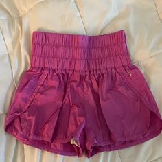 Vivacious Violet Size M Never Worn Purple Stretch Athletic Shorts For Summer, Casual Purple Athletic Shorts For Summer, Stretch Purple Shorts For Beach, Summer Style Purple Shorts With Elastic Waistband, Casual Purple Athletic Shorts With Pockets, Sporty Purple Bottoms For Beach, Purple Short Length Beach Bottoms, Purple Stretch Shorts For The Beach, Purple Sports Shorts For Summer