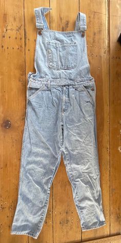 Vintage 1990s Todays News Denim Suspender Style Bib Overalls Size 34x31 This vintage denim bib overall has a unique suspenders style that will make you stand out. The blue color and grunge look of the overalls give it a casual vibe that's perfect for everyday wear. It's made of high-quality denim material that's both durable and comfortable. The size 34x31 is perfect for both men and women, making it a great unisex item. It's an original piece from the 1990s, perfect for those who love vintage clothing. Denim Suspenders, Look Grunge, Grunge Look, Bib Overalls, Denim Material, News Today, Vintage Denim, Favorite Outfit, Vintage Outfits