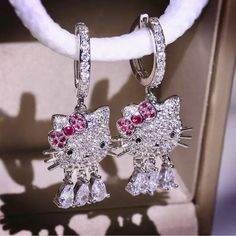 Brand New Hello Kitty Dangle Pierced Earrings Silver With Crystals Hello Kitty Jewelry Earrings, Jewelry Hello Kitty, Diamante Earrings, Hello Kitty Earrings, Anime Earrings, Hello Kitty Jewelry, Sweet Earrings, Earrings For Girls, Cat Bow