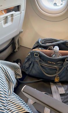 Miu Miu Bag Outfit, Miu Miu Aesthetic, Flying First Class, Miu Miu Bag, Bags Aesthetic, Foto Ideas Instagram, Pretty Bags, Essential Bag