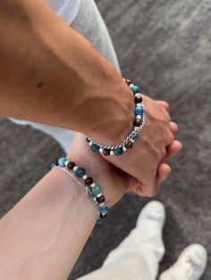 Same Bracelets For Couples, Gifts For Boyfriend Jewelry, Couple Jewelry Ideas, Bracelet Patterns Couple, Couple Matching Bracelets Diy, Eye Color Bracelet Trend Couple, His And Her Bracelets, Couples Beaded Bracelets, Couples Bracelet Ideas