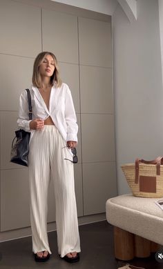 Pleated Pants Outfit Aesthetic, White Plisse Pants Outfit, Summer Pants 2024, Beige Pleated Pants Outfit, Plisse Trousers Outfit, Plisse Pants Outfit, White Silk Pants, Pleated Pants Outfit, Plisse Pants