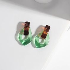 Trendy Resin Drop Earrings, Trendy Plastic Earrings For Gift, Modern Plastic Earrings For Parties, Plastic Drop Earrings For Party, Trendy Clear Resin Jewelry, Green Plastic Summer Jewelry, Trendy Clear Drop Earrings, Green Resin Earrings For Summer, Trendy Multicolor Resin Earrings