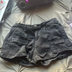 Never Worn Size M Summer Grunge Bottoms With Cargo Pockets, Black Casual Bottoms With Belt Loops, Casual Black Bottoms With Belt Loops, Black Bottoms With Side Pockets, Black Bottoms With Side Pockets And Short Length, Black Casual Shorts, Casual Black Shorts, Black Short Length Grunge Bottoms, Black High Rise Bottoms In Grunge Style