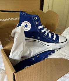 Gracie Blue Converse, Blue Converse Gracie Abrams, Gracie Abrams Shoes, Gracie Converse, Gracie Abrams Blue Converse, Rush Blue Converse, Gracie Abrams Converse, Shoe Box Aesthetic, Blue Converse Aesthetic