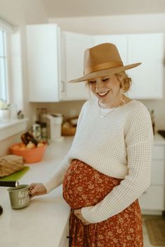 Maternity Outfits Boho, Hippie Maternity Outfits, Pregananant Outfits, Fall Maternity Outfits Casual, Boho Maternity Outfits, In Home Maternity Session, Maternity Photography Outfits, Home Maternity Session, Fall Maternity Outfits