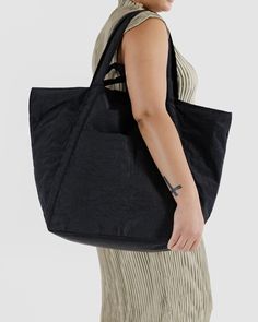 Travel Cloud Bag : Black - Baggu Baggu Cloud Bag, Large Baggu Crescent Bag, Baggu Travel Cloud Bag, Baggu Dopp Kit, Baggu Standard Bag, Cloud Bag, Travel, How To Wear, Black