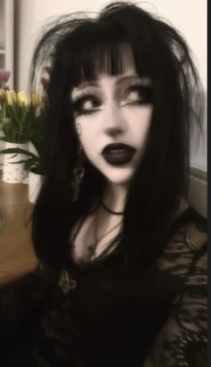 goth Goth Makeup Natural, Goth Makeup Black Lipstick, Goth Hair Inspiration, Goth Alt Makeup, Beginner Goth Makeup, Trad Goth Makeup Tutorial, Makeup Looks Goth, Goth Makeup Everyday, Trad Goth Eye Makeup