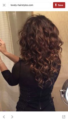 Curly Hair With Golden Highlights, Medium Length Haircut Curly Hair Layers, Deva Haircut, Long Curly Haircuts, Layered Curly Hair, Layered Haircuts For Medium Hair