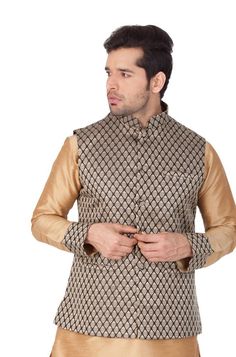 Vastramay brings to you this Stylish yet Comfortable Men Black and Gold Men Banarasi Brocade Woven Jaquard Modi Jacket. Adorn it for a perfect Classy and Trendy look. Pair it with a juti or a mojari for the Royal look. Product Features : Top Color: Black Top Fabric: Art Silk Blend Lining Material: Cotton Satin Product Type: Banarasi Brocade Nehru Modi Jacket Hemline: Straight Fabric Purity: Blended Weave Pattern: Jacquard Placket: Button Placket Collar: Mandarin Collar Sleeves: Sleeveless Mens Indian Wear, Celebrity Gowns, Waistcoat Men, Nehru Jacket, Nehru Jackets, Fashion Suits For Men, Kids Styles, Types Of Jackets, Brown Silk