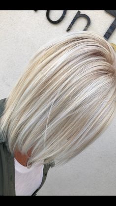 Two Color Blonde Highlights, Light Low Lights For Blonde Hair, Super Blonde Highlights On Blonde Hair, Medium Blonde With Platinum Highlights, Hair Color For 2024 Summer, Blond On Blonde Highlights, Blonde Hair Color Ideas Medium Length 2023, Women’s Short Blonde Hair, Platinum Blonde Hair With Caramel Lowlights