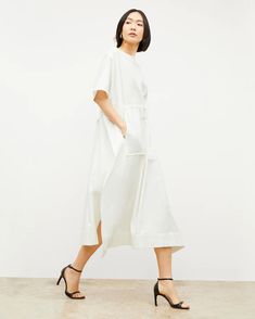 Freedlund Caftan - Double-Faced Linen :: Ivory – M.M.LaFleur High Hips, Virtual Stylist, Virtual Fashion, Waist Tie, First Look, Body Types, Make It Simple, Looks Great, Pencil Skirt