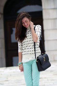 mint Sarah Vickers, Teal Pants, Classy Girls Wear Pearls, Prep Style, Wear Pearls, Preppy Chic, Classy Girl