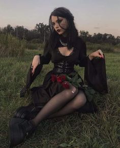 Goth Dress Aesthetic, Corset Outfit Goth, Romantic Goth Dress, Romantic Goth Aesthetic, Romantic Goth Outfits, Goth Outfits Aesthetic, Black Goth Dress, Goth Outfit Ideas, Goth Corset