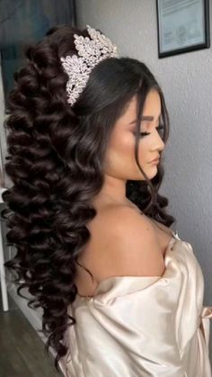 Quinceanera Hairstyles Long Hair, Hairstyles Long Hair Wedding, Hairstyles For Quince, Quince Hair Ideas, Down Quinceanera Hairstyles, Hair Wedding Styles, Quince Makeup