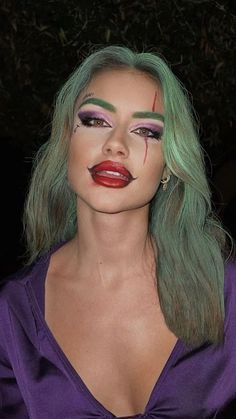 #makeup #makeupoftheday #makeuplover #makeupaddict #halloween #inspiration #ideas Joker Costume Women Diy, Trio Halloween Costumes Joker, Women’s Joker Makeup, Women’s Joker Halloween Costume, Lady Joker Costume Diy, The Joker Outfit Female, Joker Hairstyle Women, Joker Halloween Women, Women Joker Makeup