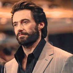 Hugh Jackman Hairstyles, Hugh Jackman Beard, Hugh Jackman Long Hair, Battle Medic, Top Hollywood Actors, Huge Jackman, Hugh Jackman Logan, Logan Howlett, Beard Styles Short