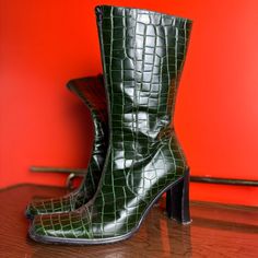 Stunning Condition. Exterior. Bottom Heel/ Sole Is Missing, Does Not Restrict, You Will Need Replacement. The Color And Print Is Impecable!!! Size 38 Cesare Paciotti, Shoes Heels Boots, Real Leather, Shoes Women Heels, Heeled Boots, Print Making, Emerald, Shoes Heels, In Italy