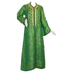 Elegant Moroccan caftan emerald green and gold lame metallic brocade, This is an exceptional example of Moroccan fashion, Handcrafted in Morocco and tailored for a relaxed fit with wide sleeves, it is made in the traditional form of a Moroccan caftan using metallic brocade fabric. It is trimmed in handcrafted "passementerie”. The neckline does up with ball shaped buttons and loops. The body of the garment is loose fitting and flares to the bottom. The sleeves are somewhat bell shaped with an ope Brocade Kaftan, Marrakech Style, Emerald Green And Gold, Bohemian Fabric, Moroccan Kaftan, Moroccan Fashion, Dress Kaftan, Islamic Dress, Design Moda