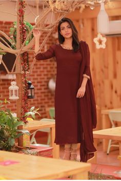 Chudidaar Outfits, Churidar Styles, Elegant Cotton Dress, Simple Lehenga, Churidar Designs, Girls Dress Sewing Patterns, Simple Kurta Designs, Back Neck Designs