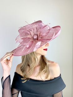 Looking for the perfect classic hat for the Kentucky Derby, Easter, Mother's day, or high tea? This blush pink bloom Kentucky Derby hat is perfect for any occasion ♥Attaches with matching, satin headband.♥Ultra Light & comfortable to wear.♥Packed and shipped in a sturdy box with special love & care to ensure a safe delivery.♥Includes a hat care card with instructions on how to care for & keep your piece beautiful.♥Over 14,000 pieces sold & 2,000 5 star reviews. Our "Hive Girls" come back year after year for their next hat or fascinator. Loving their pieces so much, they refer their friends & family to us here at The Hat Hive!♥Looking for a customized piece? Please send me a message and let's create something unique just for you!♥If you'd like to send in your dress/outfit/color swatch for a Tea Party Outfit, Navy Blue Fascinator, Kentucky Derby Fashion, Hat Tea Party, Classy Hats, Derby Fashion, Blue Fascinator, Womens Tea, Derby Fascinator