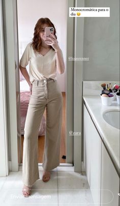 Blouse Outfit Casual, Classy Street Style, Work Wear Outfits, Effortlessly Chic Outfits, Causal Outfits, Fashion Mistakes, Casual Work Outfits, Feminine Outfit, Blouse Outfit