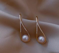 These vintage inspired earrings are classically simple. The gorgeous pearl and diamanté earrings are perfect for brides or bridesmaids. Luxury Classic Earrings With Ear Wire, Affordable Elegant Dangle Pearl Earrings, Luxury Elegant Pearl Earrings For Everyday, Cheap Gold Pearl Earrings For Parties, Cheap Gold Pearl Earrings For Evening, Cheap Elegant Dangle Earrings, Affordable Elegant Pearl Earrings For Gift, Elegant Cheap Dangle Earrings, Cheap Gold Bridal Earrings For Formal Occasions