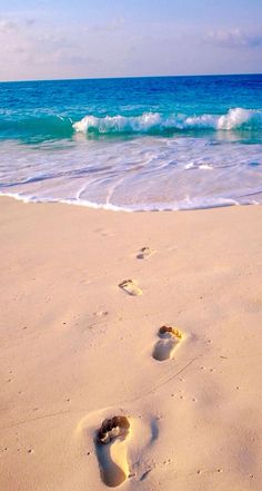 Footprints In The Sand, Image Nature, Romantic Beach, Lake Huron, Surf City, I Love The Beach, Tropical Beaches, Ocean Scenes, Water Photography