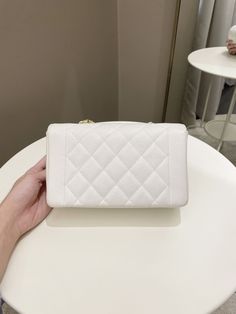 Chanel Vintage Quilted Diana Flap BagWhite Caviar24K Gold Plated HardwareSize 22 x 14 x 7.5 cmChain drop 50 cm3 series9-9.5/10 Vintage (pristine vintage with minimal vintage signs of use. Well structured)Includes box and dust bagPrice now 8999 sgd 6710 usd CN5249-01 Designer Bags Louis Vuitton, Minimal Vintage, Burberry Sunglasses, Gold Ounce, Chanel Vintage, Coach Bag, Carry All Bag, Vintage Quilts, Vintage Chanel