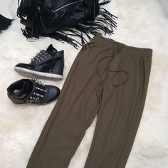 New, Never Worn. Gorgeous Moss Green Shade, Very Chic! Perfect With Your Favorite Stilettos. Waist Is Elastic For The Perfect Fit. Zara Casual Tapered Leg Pants, Casual Tapered Leg Pants By Zara, Zara Casual Pants With Tapered Leg, Zara Casual Tapered Leg Bottoms, Zara Casual Bottoms With Tapered Leg, Versatile Spring High-waisted Sweatpants, Spring Versatile High-waisted Sweatpants, Trendy Harem Pants For Fall Loungewear, Trendy Harem Pants For Loungewear