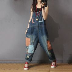 Vintage Dungarees Outfit, Denim Dungarees Outfit, Folk Style Clothing, Pieces Aesthetic, Dungarees Outfits, Dungaree For Women, Baggy Dungarees, Dead Beat, Dungaree Outfit